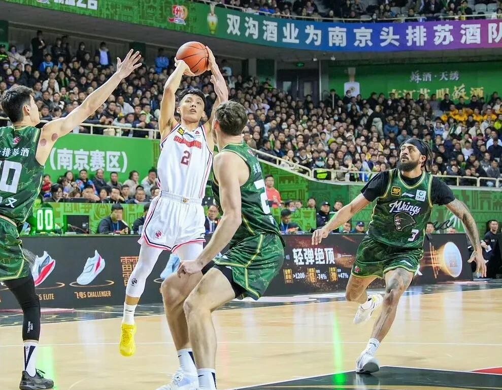 关于广东宏远队力争夺冠，壮志凌云再战球场的信息