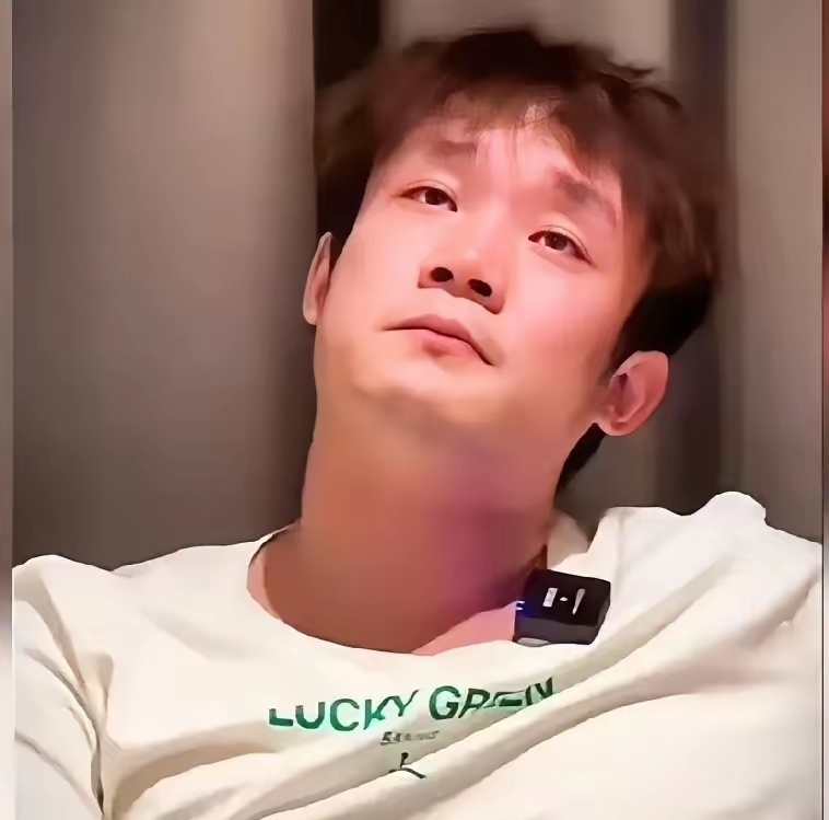 梦幻联动！翟晓川更新社媒发布与丁彦雨航打球视频
