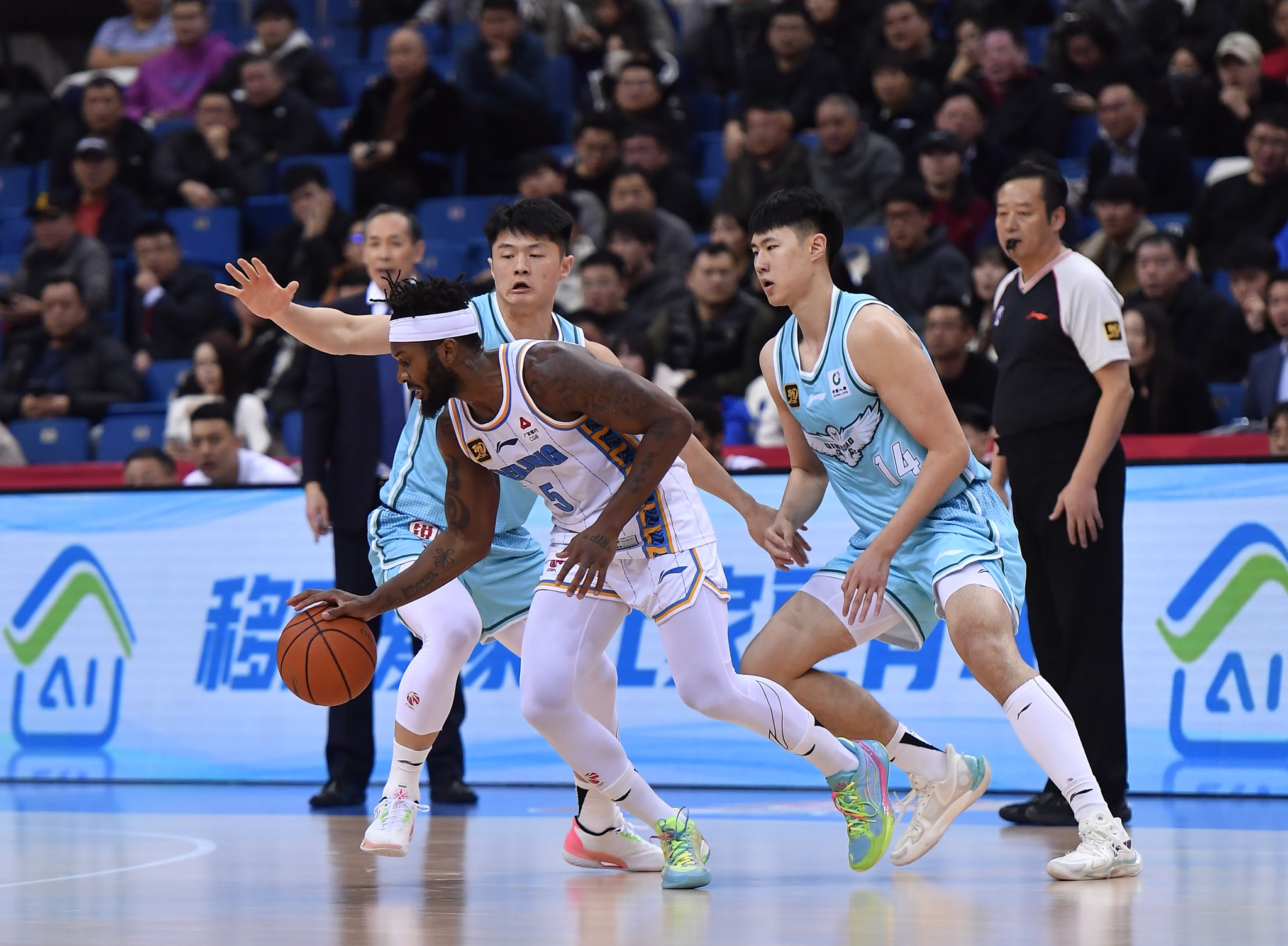 青岛男篮外援表现稳定，为球队带来胜利的简单介绍
